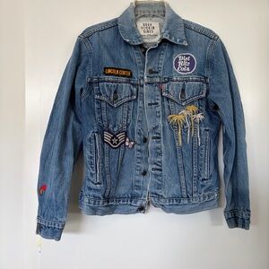 Planet Blue Embroidered Patch Light Wash Denim Jacket - Blue Size Large